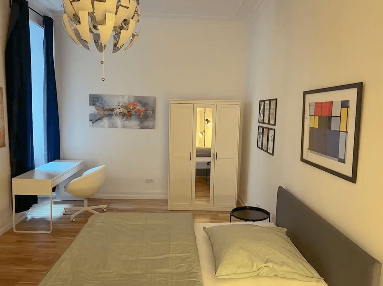 Spacious 6 bedrrom apartment in Münchener