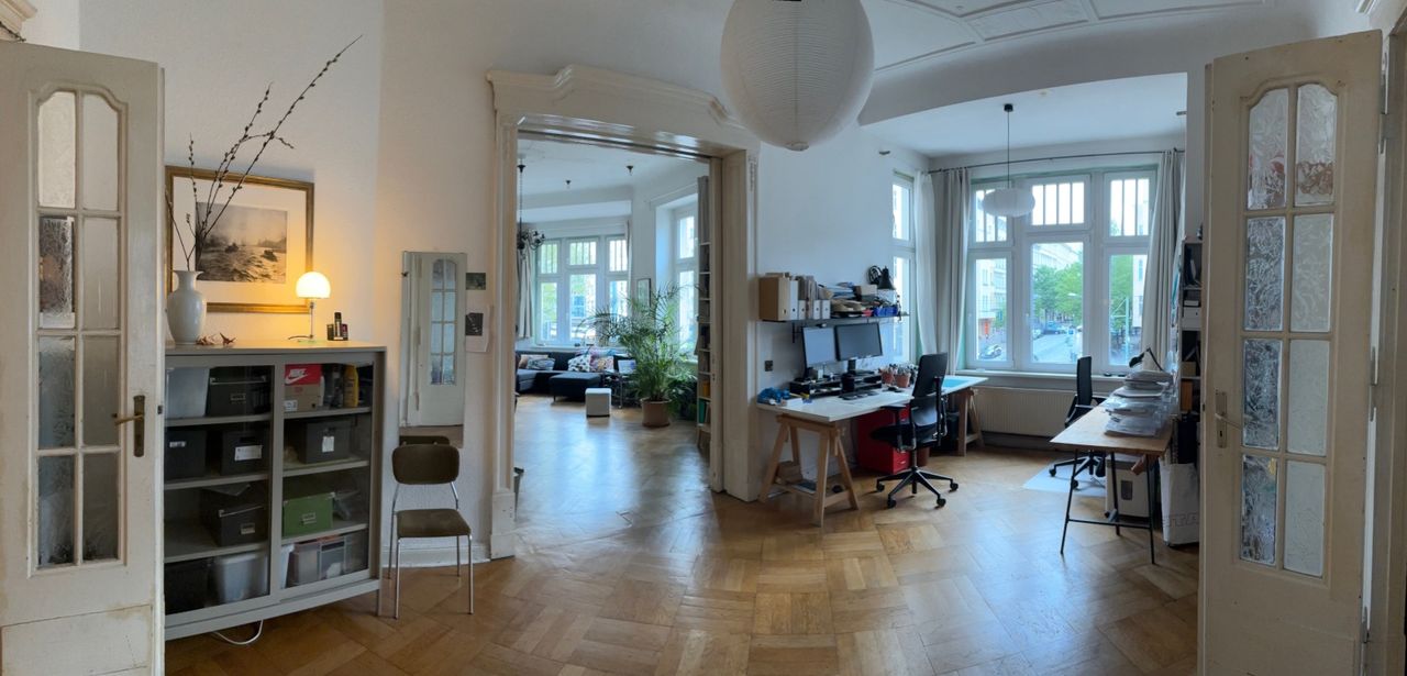 Bright, spacious old apartment in the heart of Prenzlauer Berg for sublet