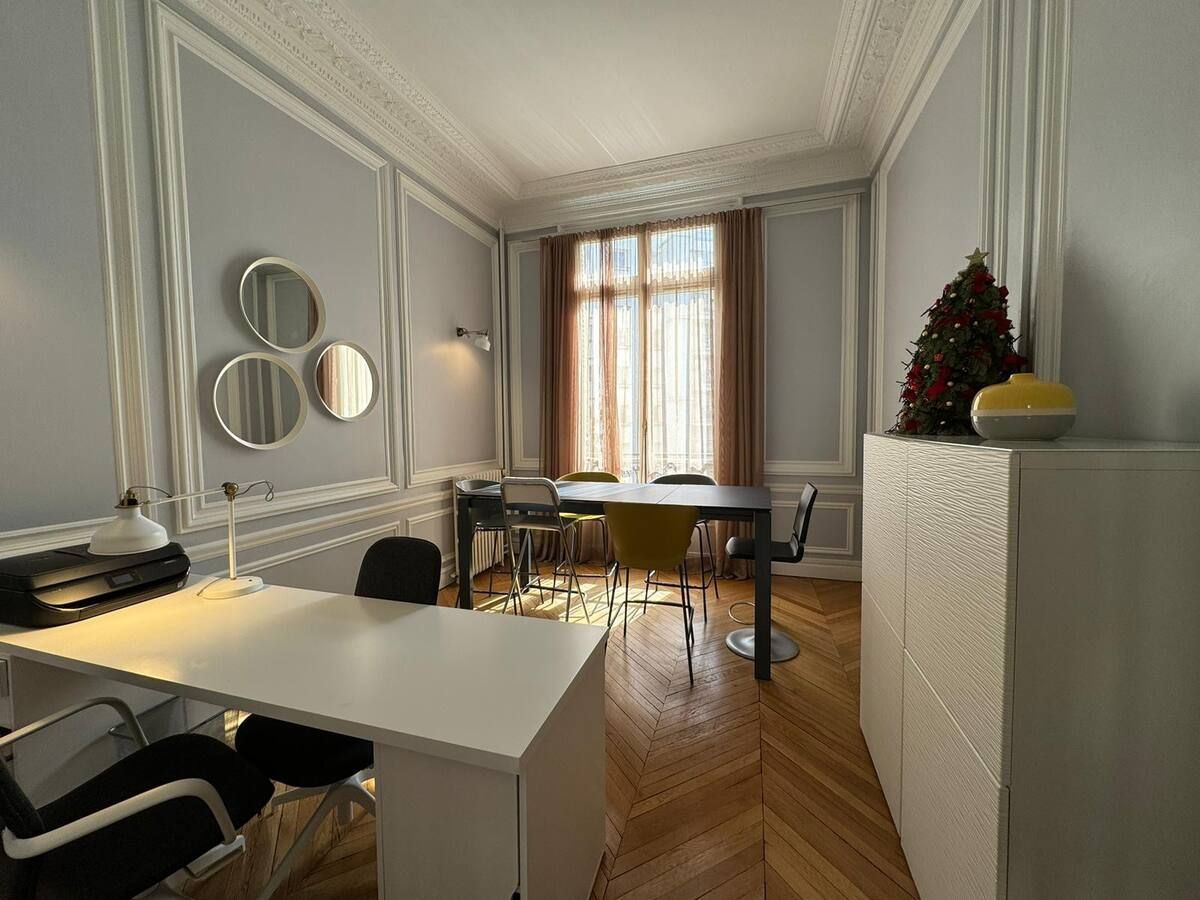 Luxury Apartment on Avenue Victor Hugo, Paris 16th