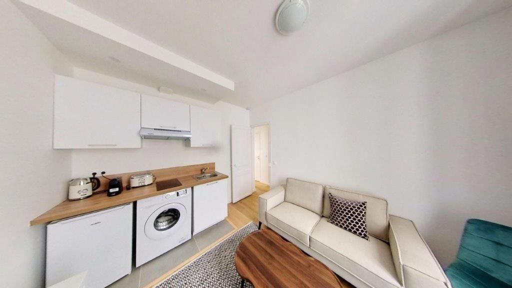 Charming suite near school