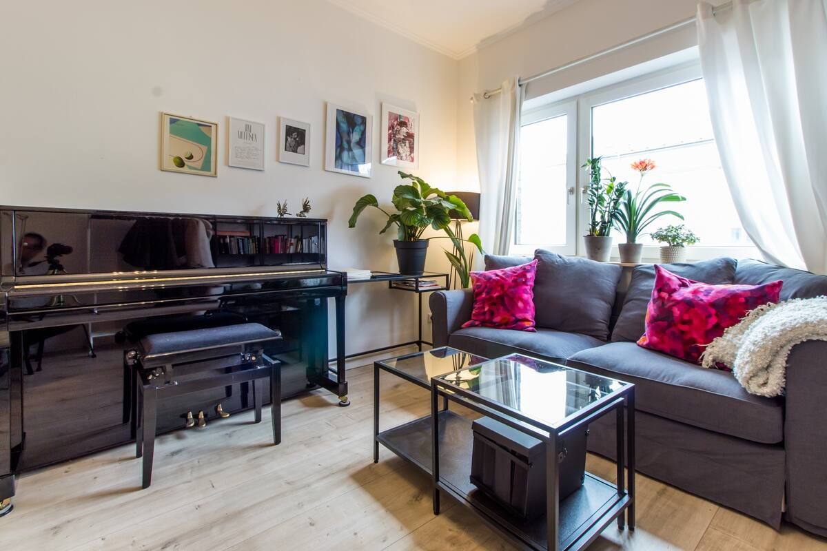 Wonderful aparment close to the biggest local park with piano