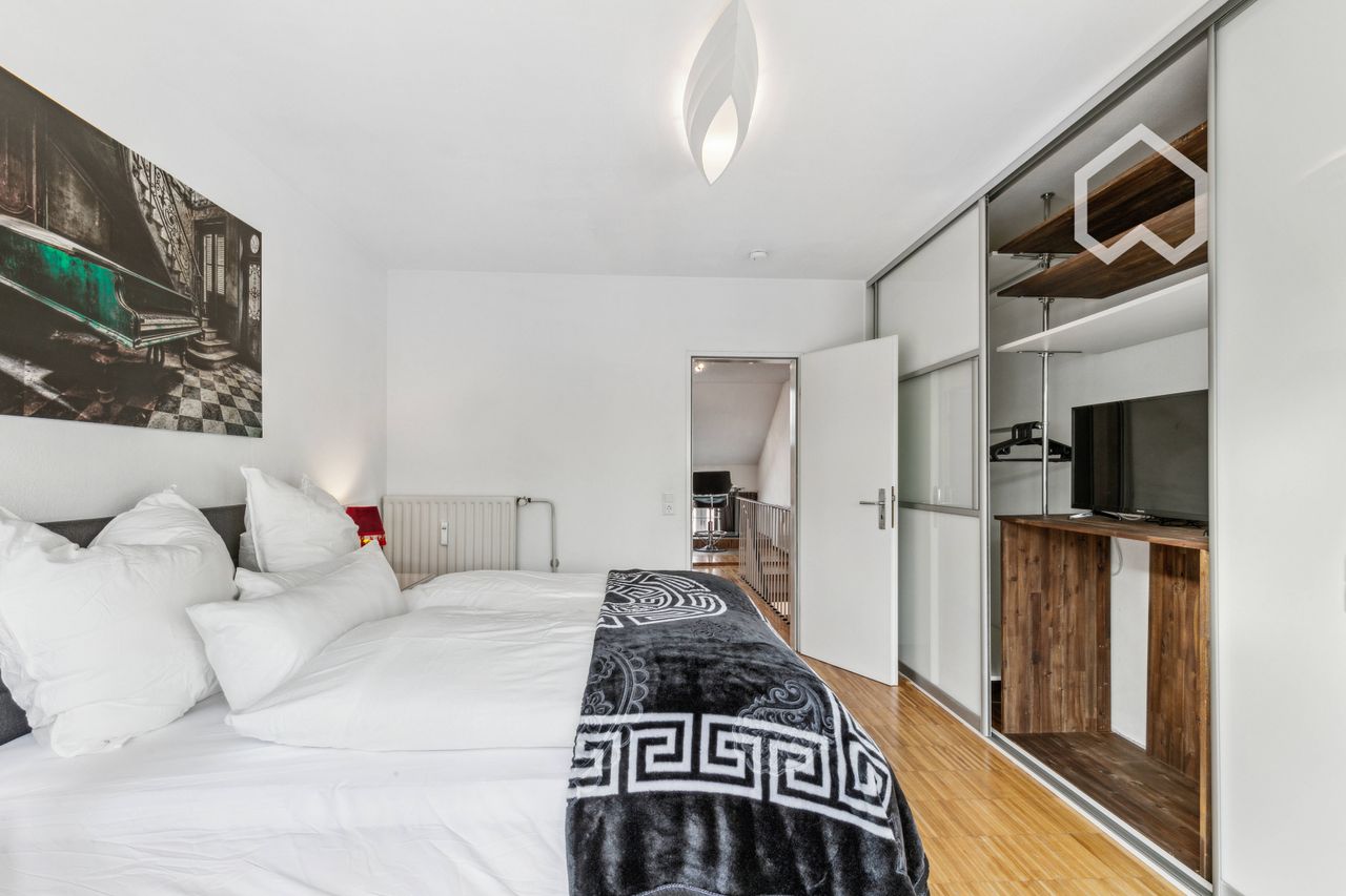 Stylish 3-room apartment with balcony in Cologne-Poll and perfect transport connections