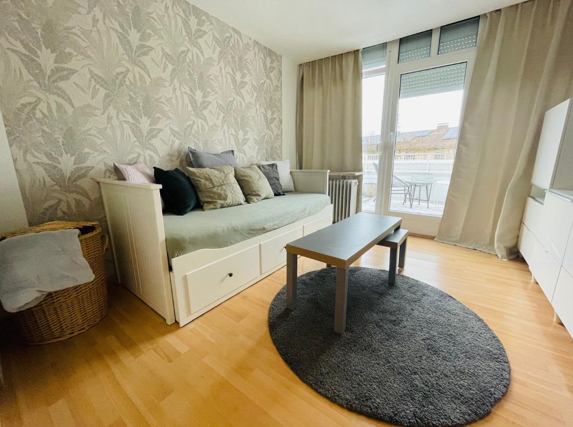 Charming furnished 2-room apartment with balcony in the heart of Munich