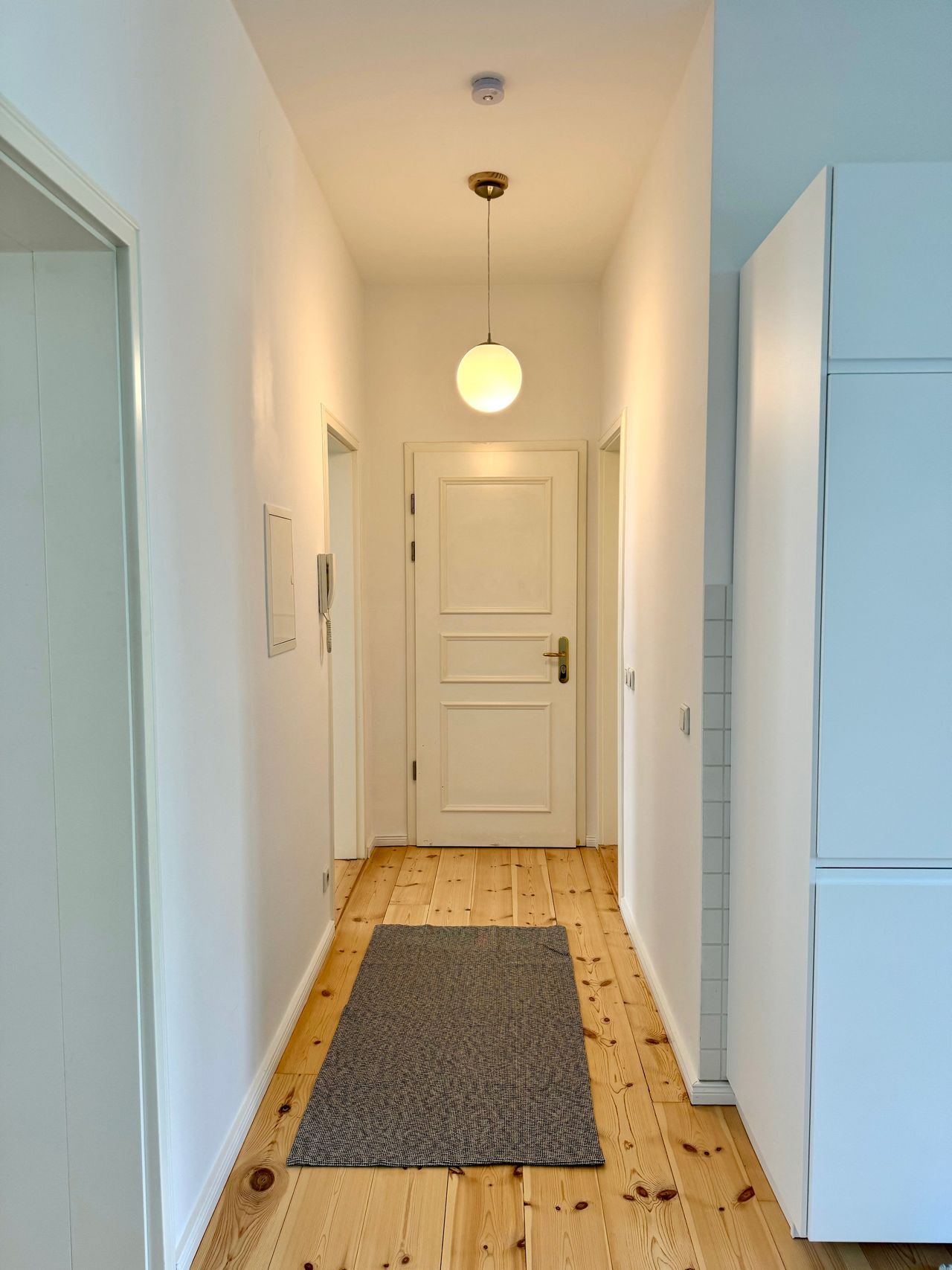 Bright, spacious two-room apartment in the heart of Friedrichshain. First occupancy after renovation and furnishing!