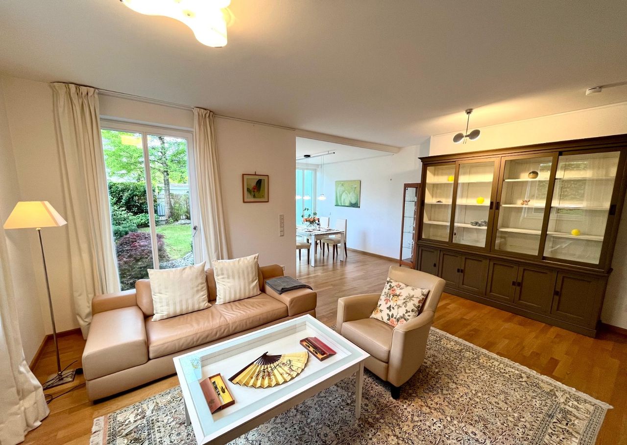 Spacious 2.5 room apartment with south-facing garden in Nymphenburg