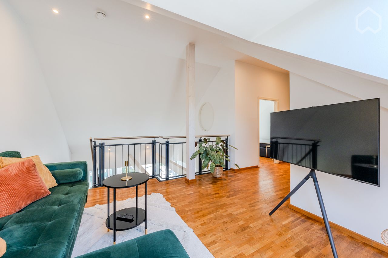 Renovated furnished Penthouse 3 minutes walk to Kurfürstendamm