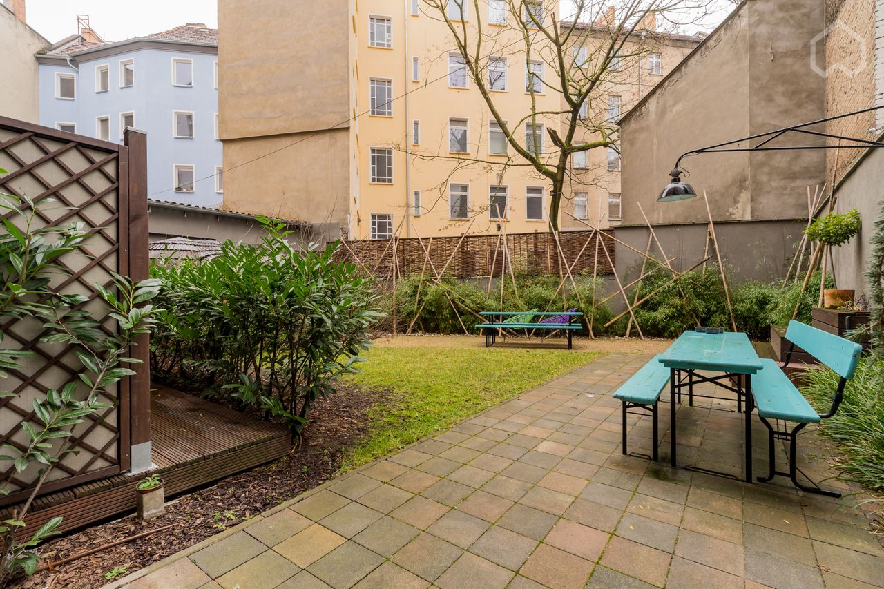 Impressive furnished studio apartment with balcony in the heart of Friedrichhain (Berlin)