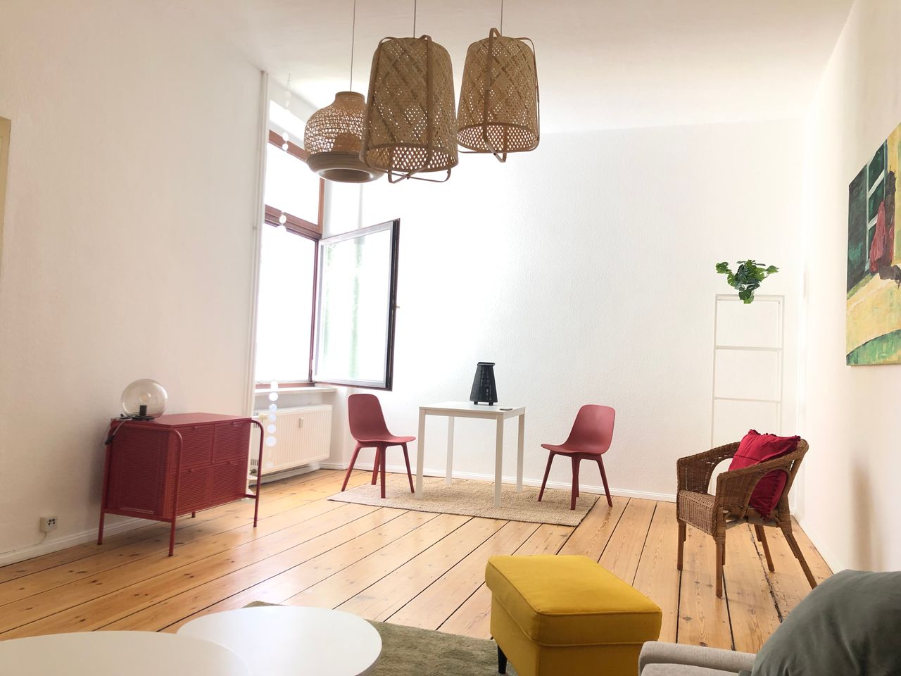 Bright, well-designed 2-room apartment in an old building in Berlin-Kreuzberg (rear building)