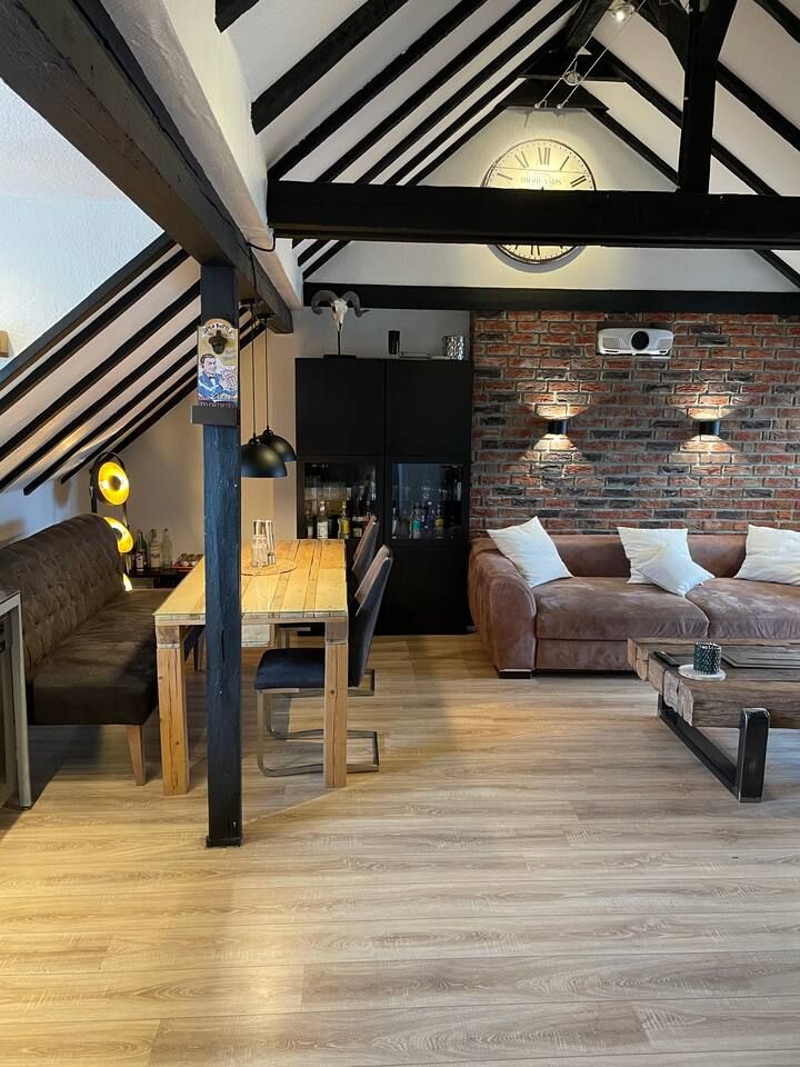 Stylish fully furnished 2-room rooftop apartment with balcony in Düsseldorf city center – ideal for expats & professionals