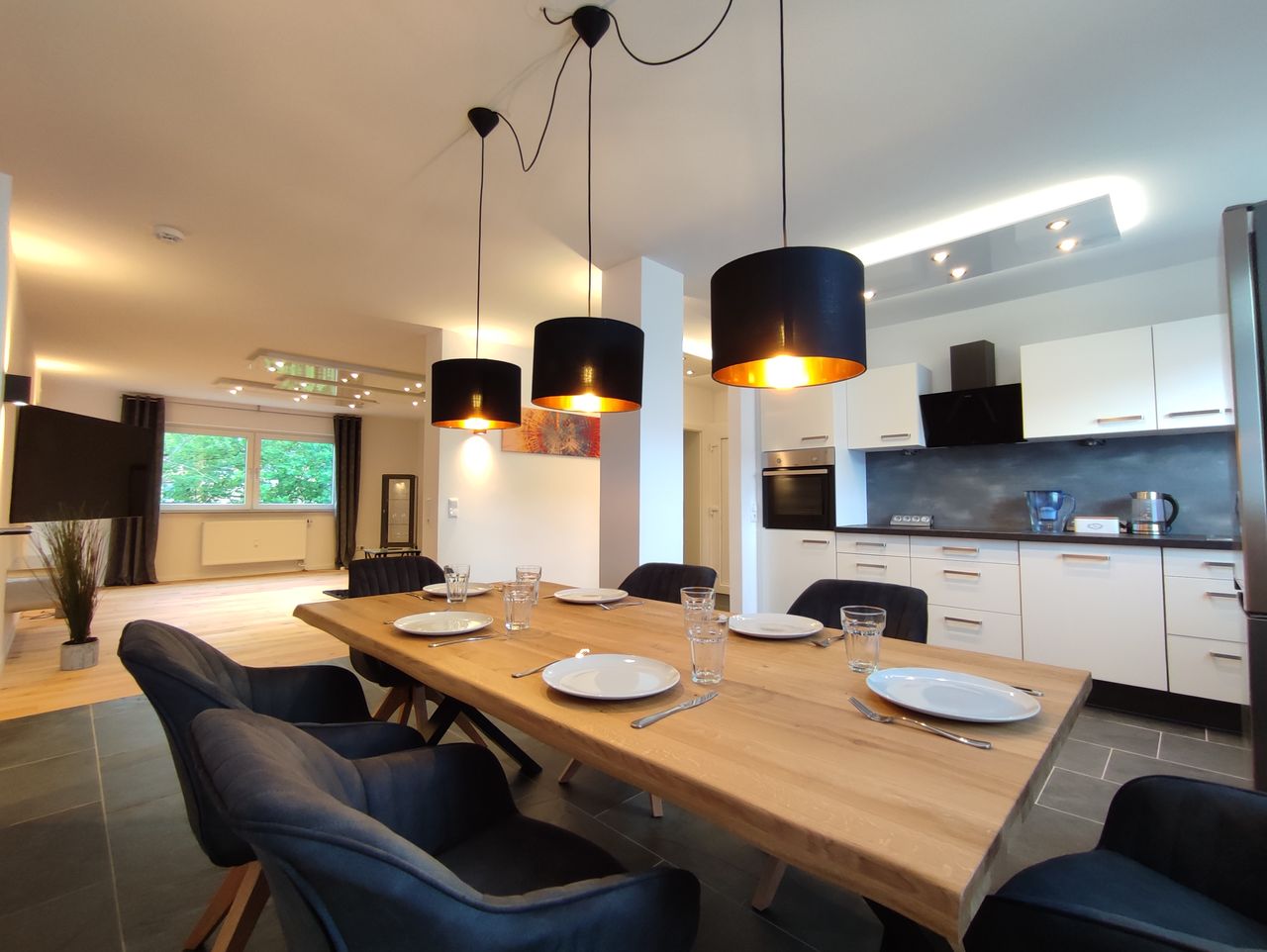 Bright & Spacious Apartment w/ Sauna