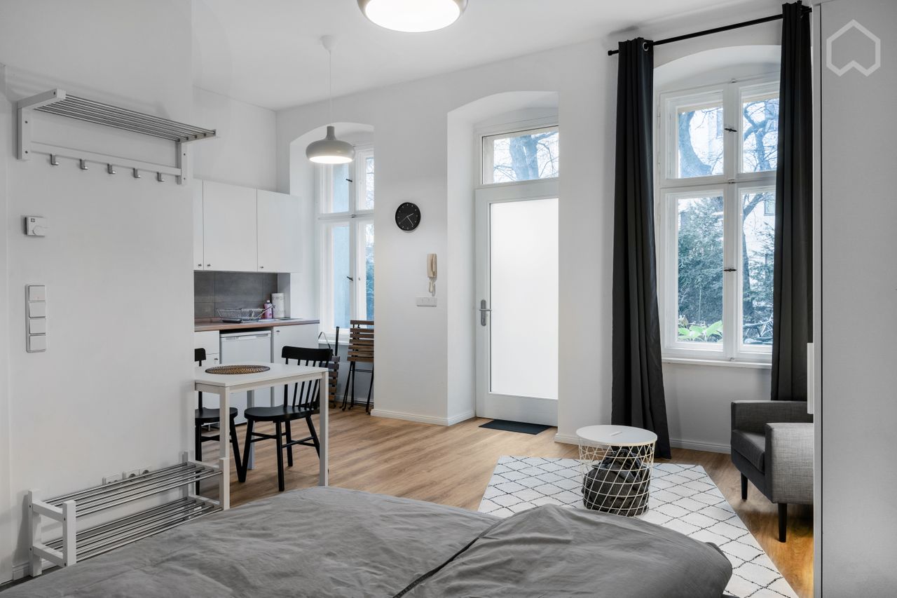 Beautiful, cosy studio in the middle of Neukölln, with terrace and garden access