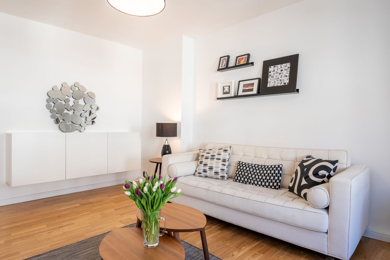 Bright Two Bedroom Apartment with Balcony in Berlin Mitte Rosa-Luxemburg-Platz