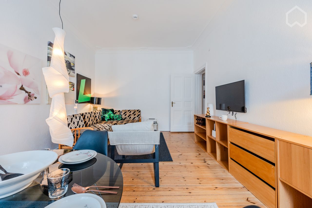 Modern, cosy and spacious typical Altbau home in prime Location