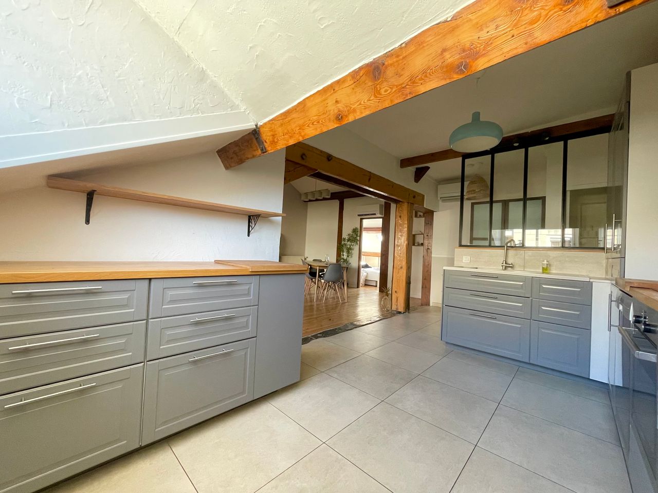 The Spacious | 9 people, Air conditioning, Parking, Train station