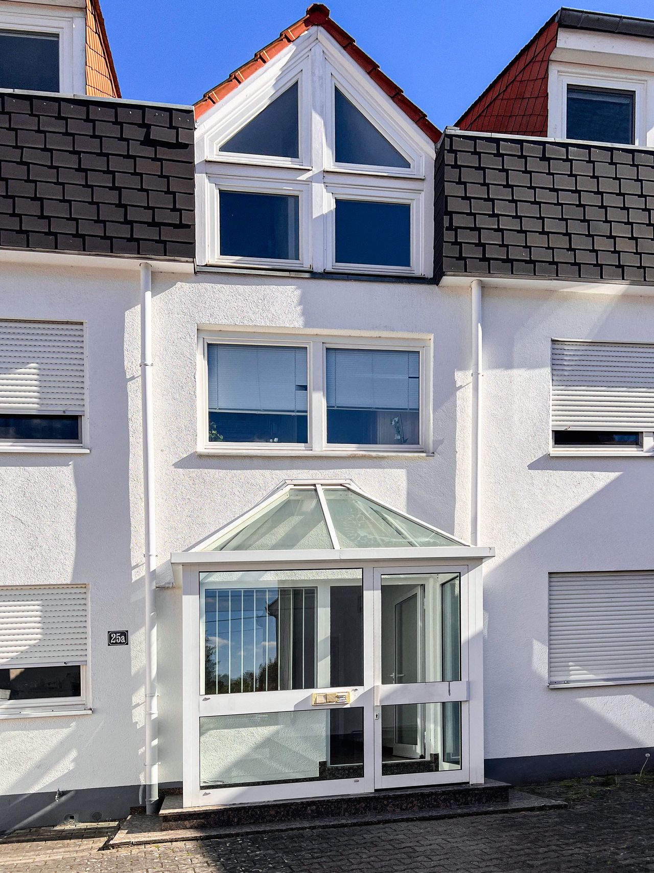 Apartment near Frankfurt with winter garden and terrace