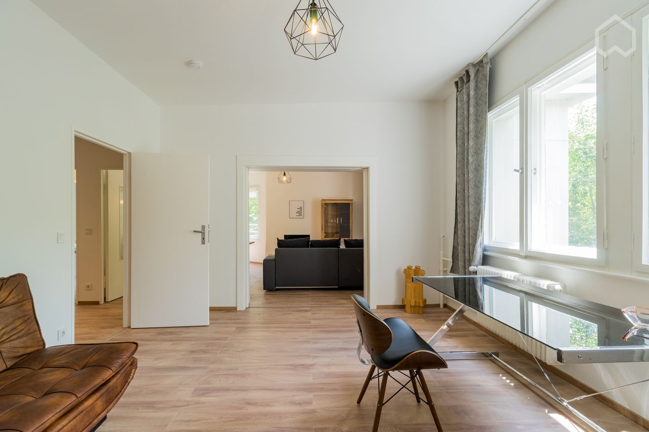 Beautiful flat with access to lake Diana & close to Kurfürstendamm