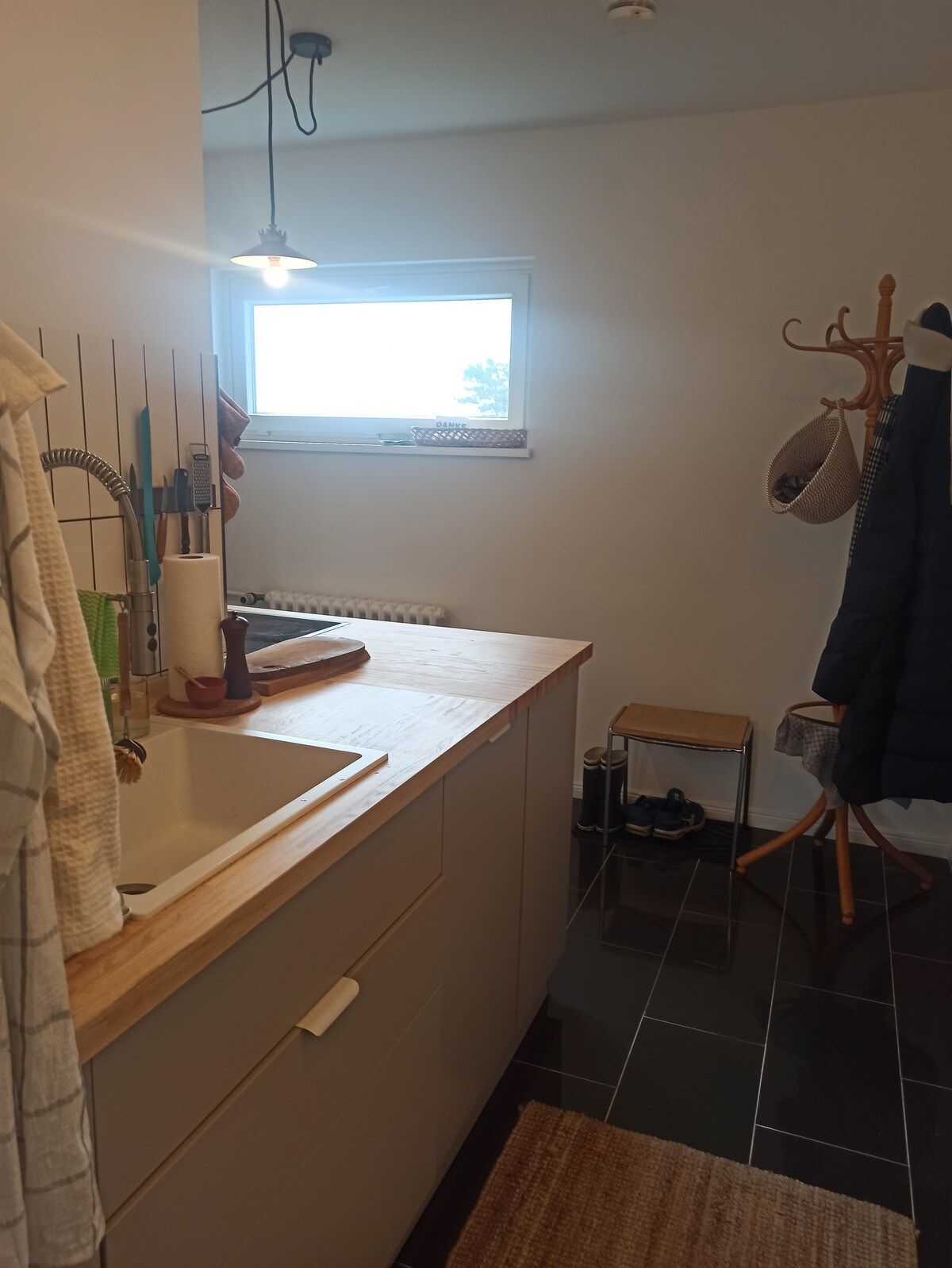 Newly renovated Apartment right beside S-Bahn