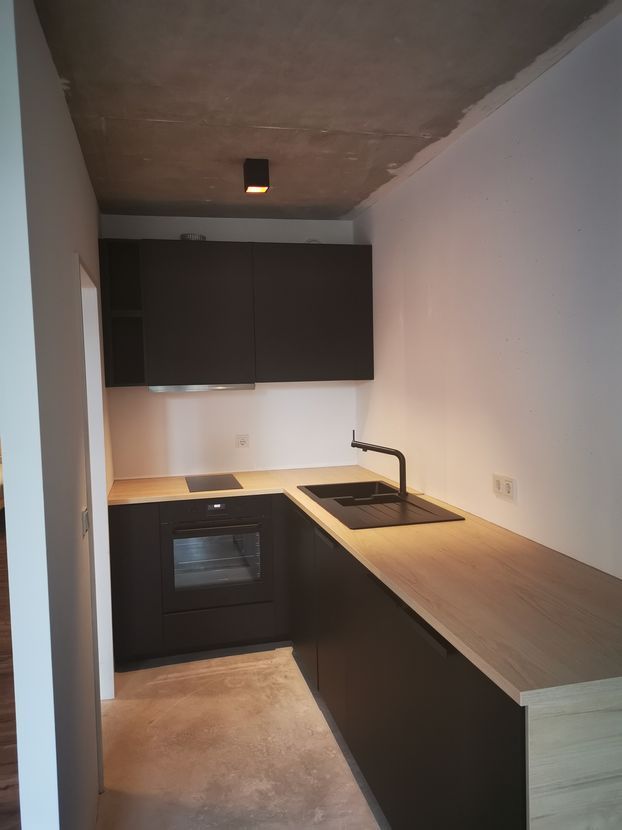 Spacious and new 1-room apartment with fitted kitchen in Niehl