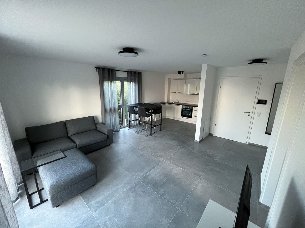 Modern furnished 2-room apartment