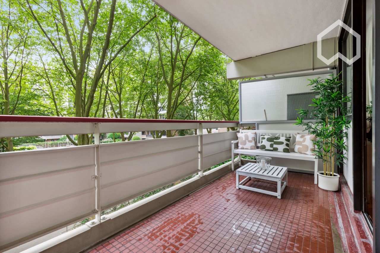 Urban Retreat: Bright 2BR Flat with Spacious Balcony in Cologne's Green Oasis – All Amenities at Your Doorstep!