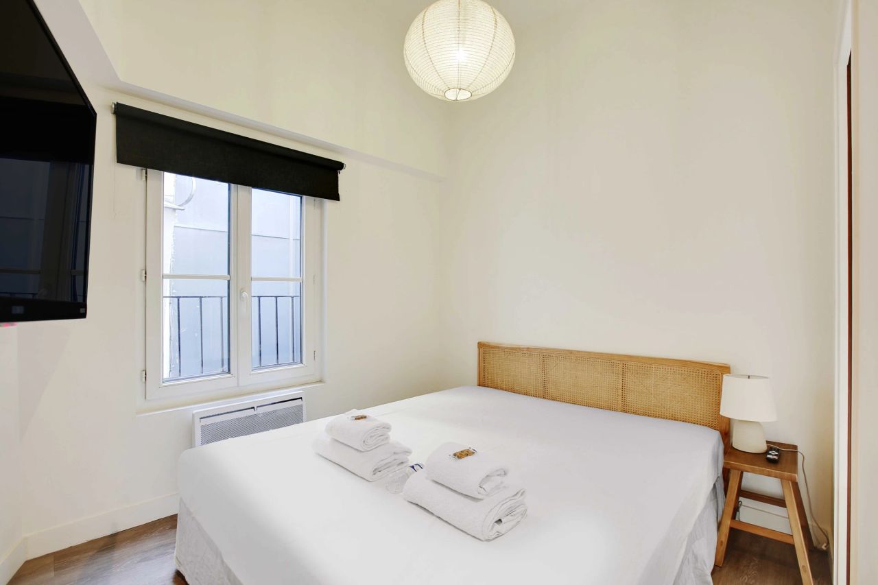 Charming Marais Retreat: Central 6th-Floor Apartment with Bohemian Flair