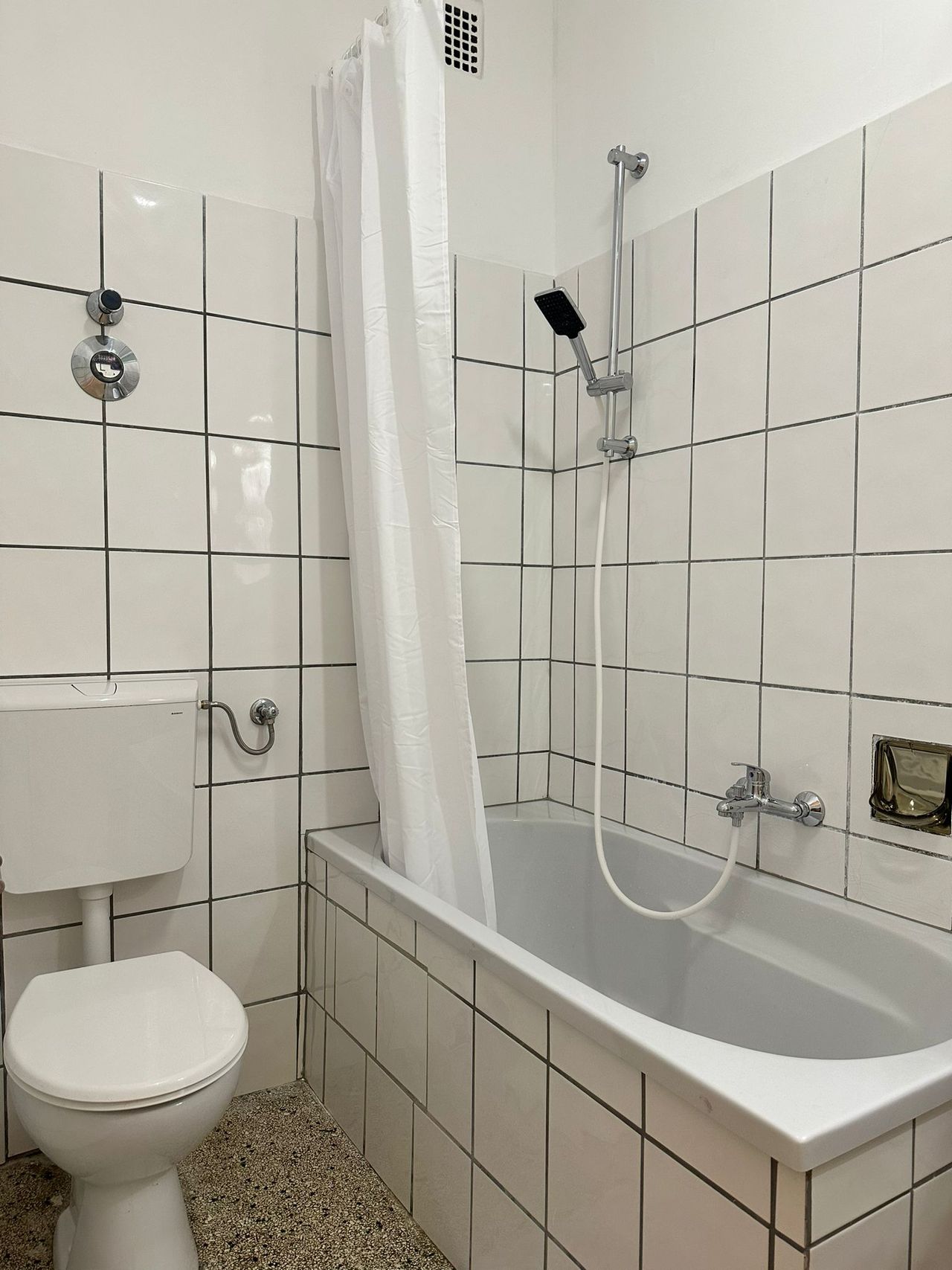 Bright, freshly renovated , furnished apartment in Berlin, Wedding