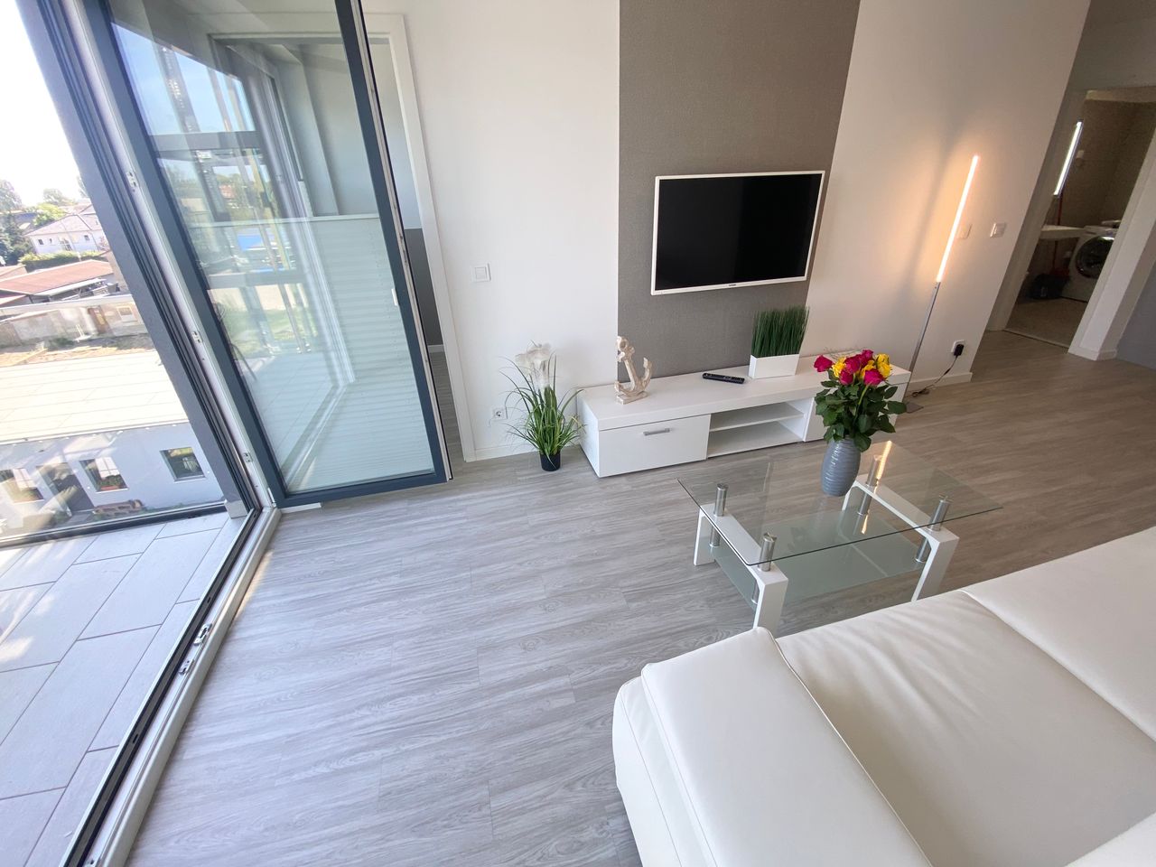 (12B) 2 room apartment with balcony only 5.4km from Alexanderplatz/free wifi
