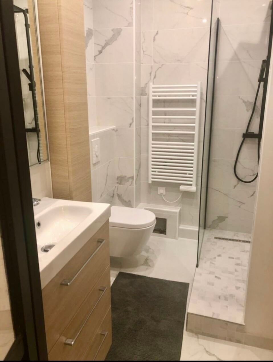 Bright apartment with separate bedroom,Near La Défense, 5 minutes from Porte Maillot metro station - Fast access to central Paris