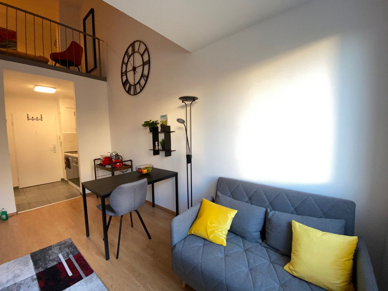 Bright & furnished maisonette apartment with loft character