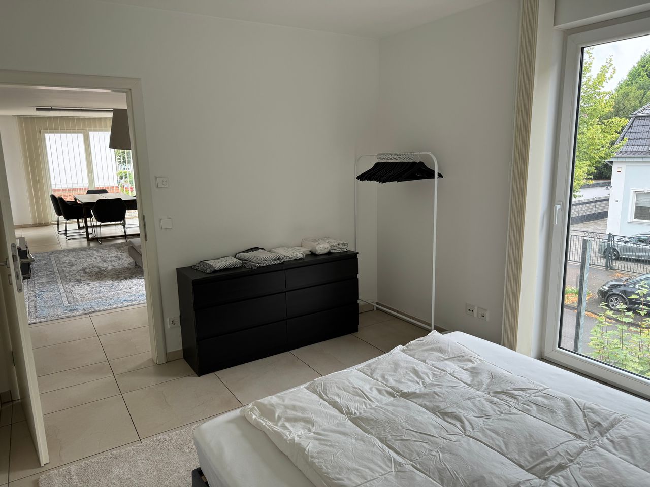 Modern furnished flat with plenty of natural light and two balconies