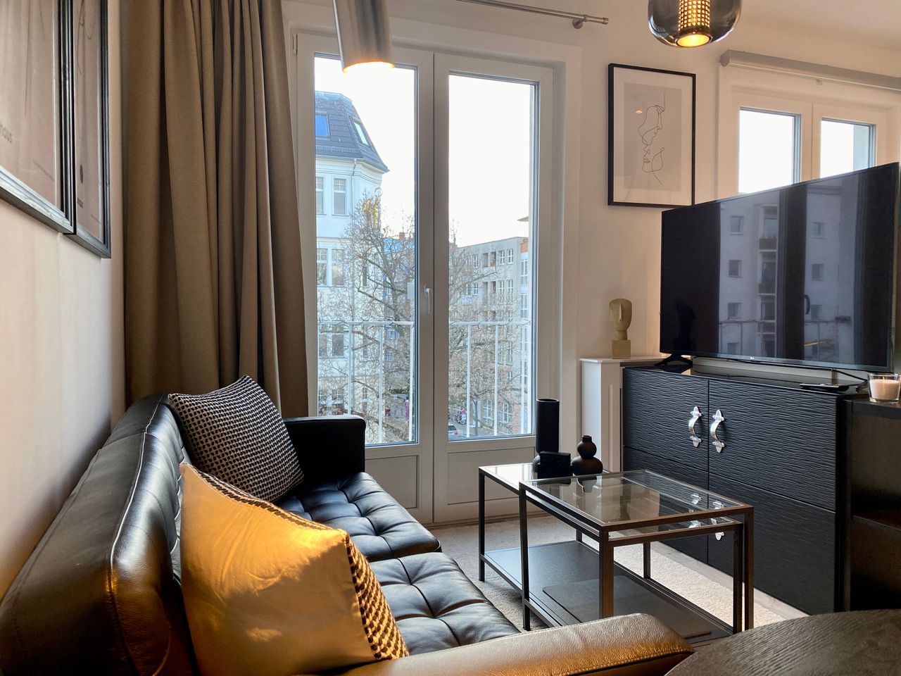 FURNISHED APARTMENT WITH CITY-WEST LIFESTYLE Schlüterstraße is one of the most sought-after residential addresses in Charlottenburg