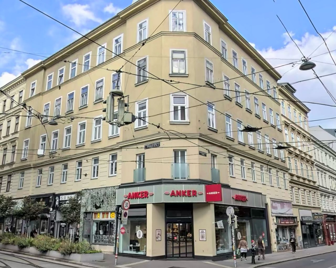 Cozy apartment near the parliament