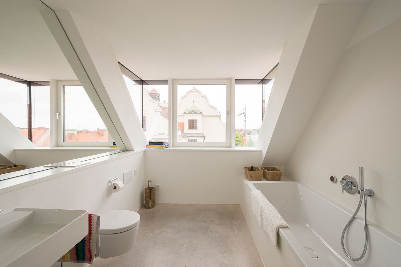 Scandinavian Calm Meets Latin Soul – Schwabing Retreat with Frauenkirche Views