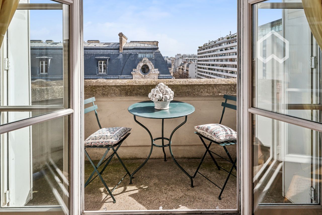 Charming, freshly renovated three bedroom duplex apartment