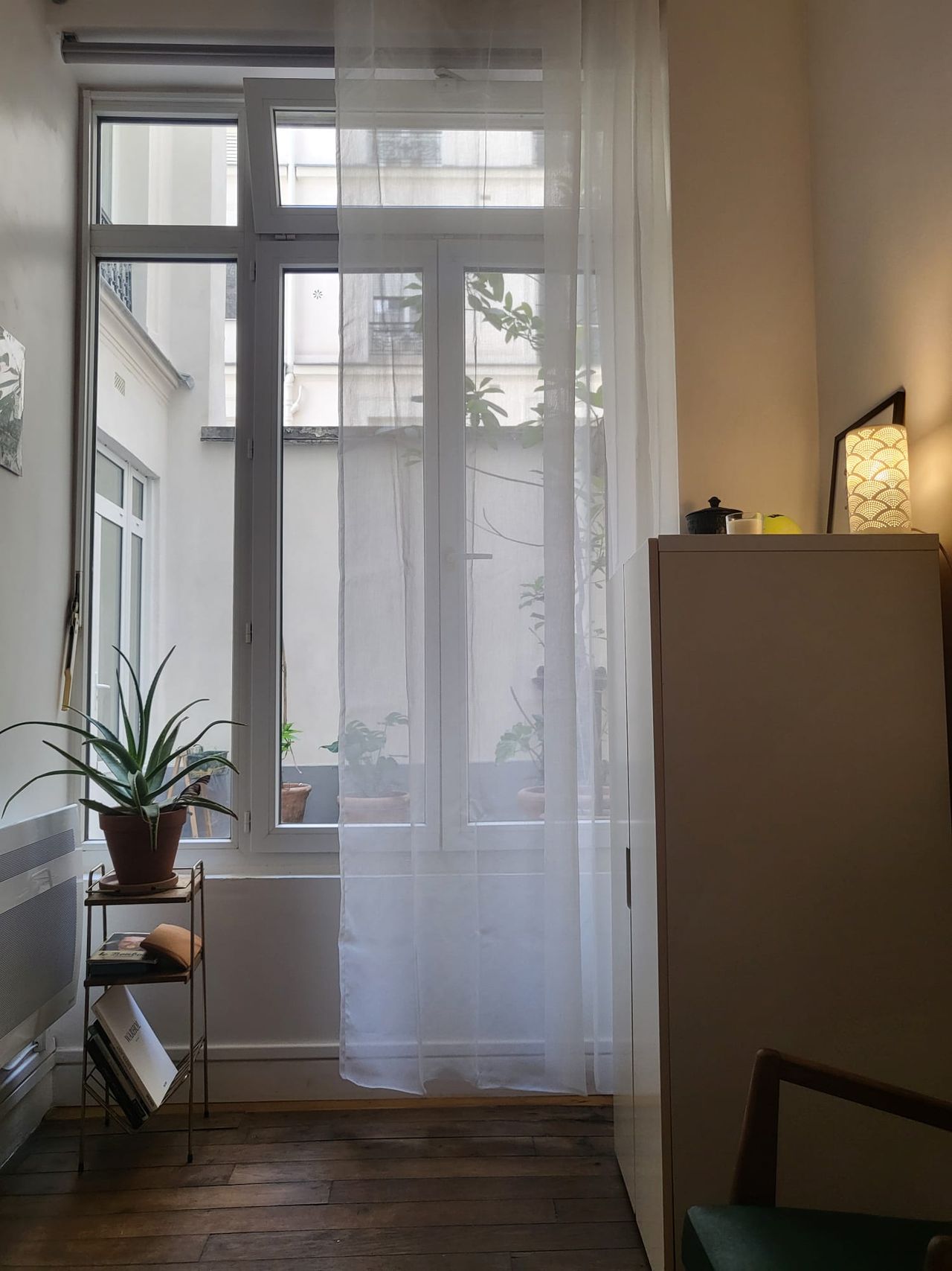 Charming quiet and practical studio - 10 min walk to Montmartre - in Paris 9th district (all bills included)