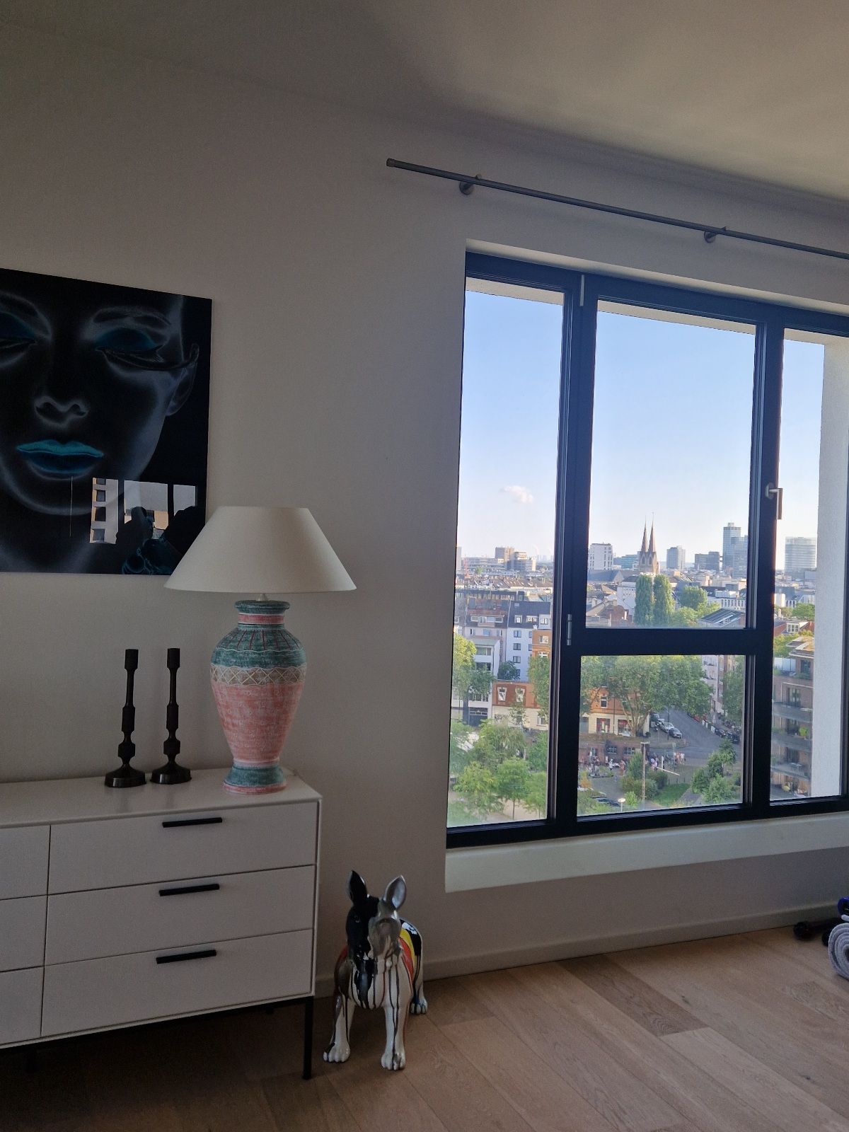 Luxurious & Furnished Apartment with panoramic view over Düsseldorf-City