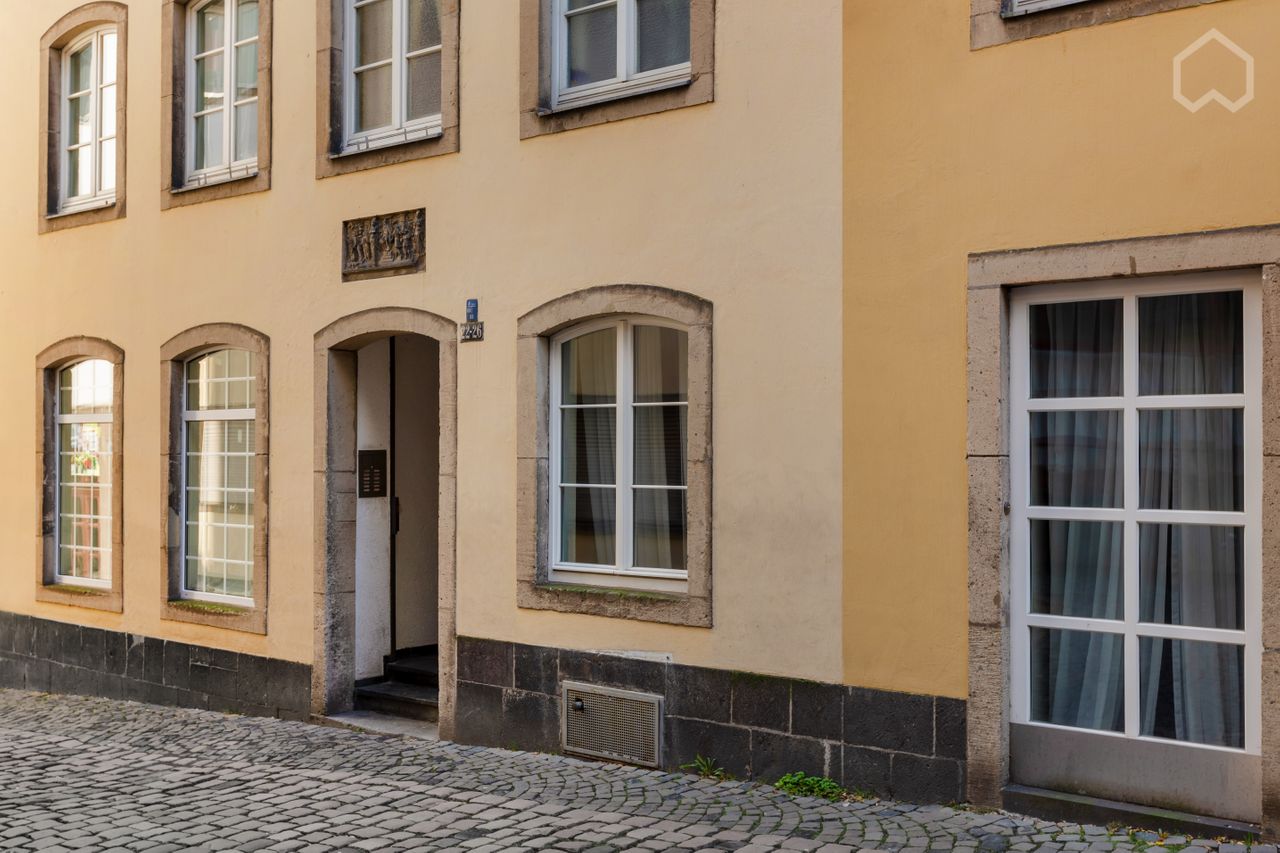 Stylish old town flat close to fair/trains/trams/sights