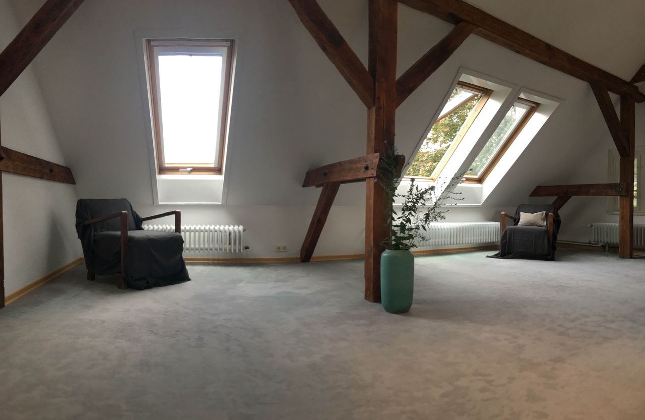 bright & spacious attic flat in turn of the century villa close to S-Bahn station Wannsee (Berlin) - very fast into the city and to Potsdam