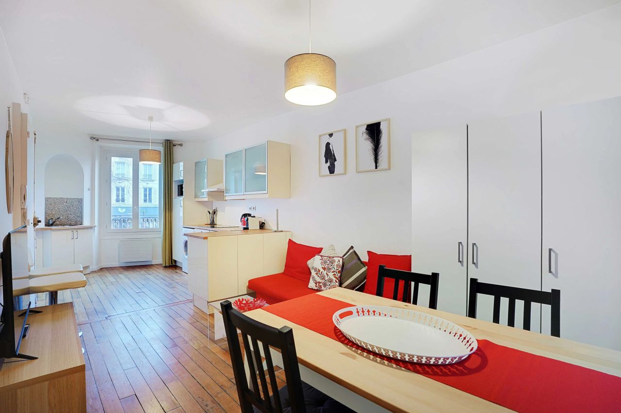 Chic 1BR Flat in the Heart of the 16th Arrondissement - Steps Away from Public Transportation