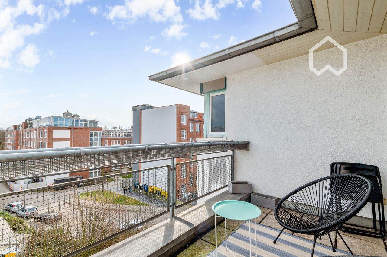 Fashionable, sunny loft in Weißensee including underground parking space
