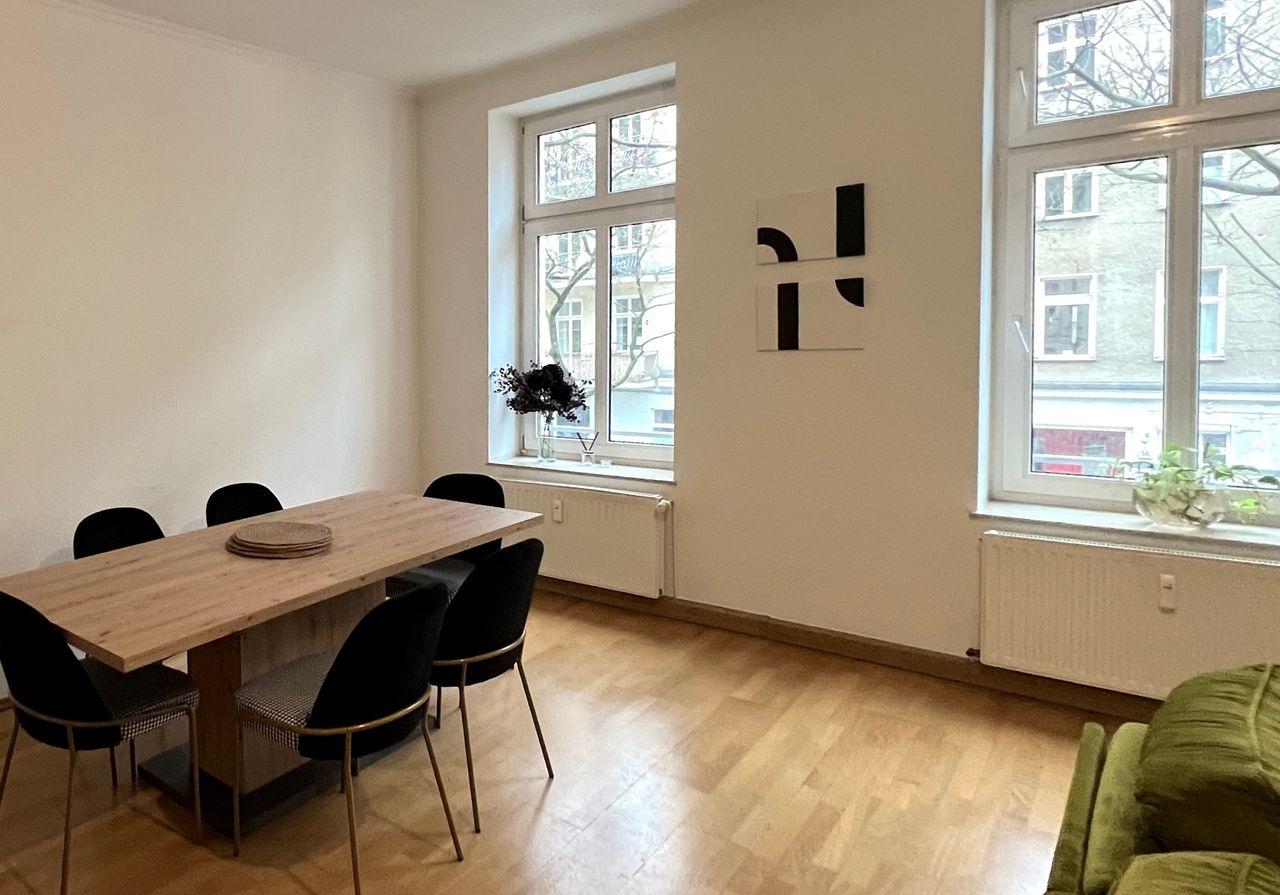 Spacious living room & cosy bedroom flat (Mitte/Weinbergspark)