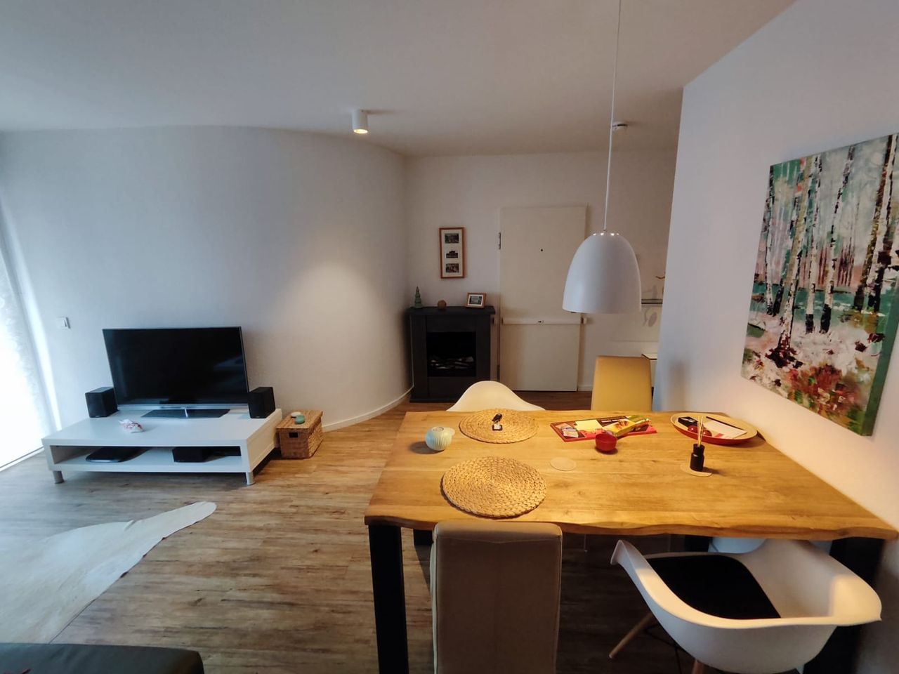 Charming, peaceful 3-room apartment located in Mitte between Mauerpark and Rosenthaler Platz.