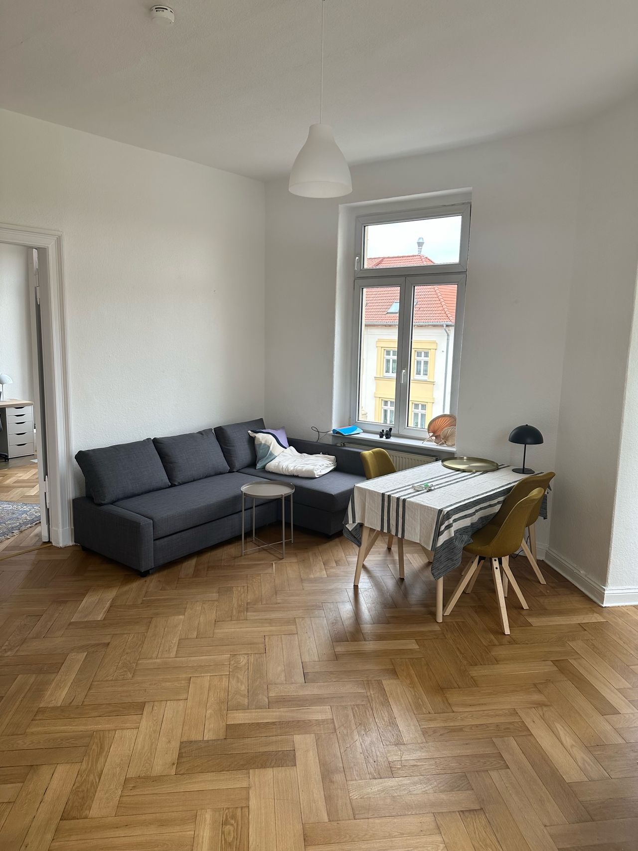 Sunny and spacious apartment in excellent location (Magdeburg)