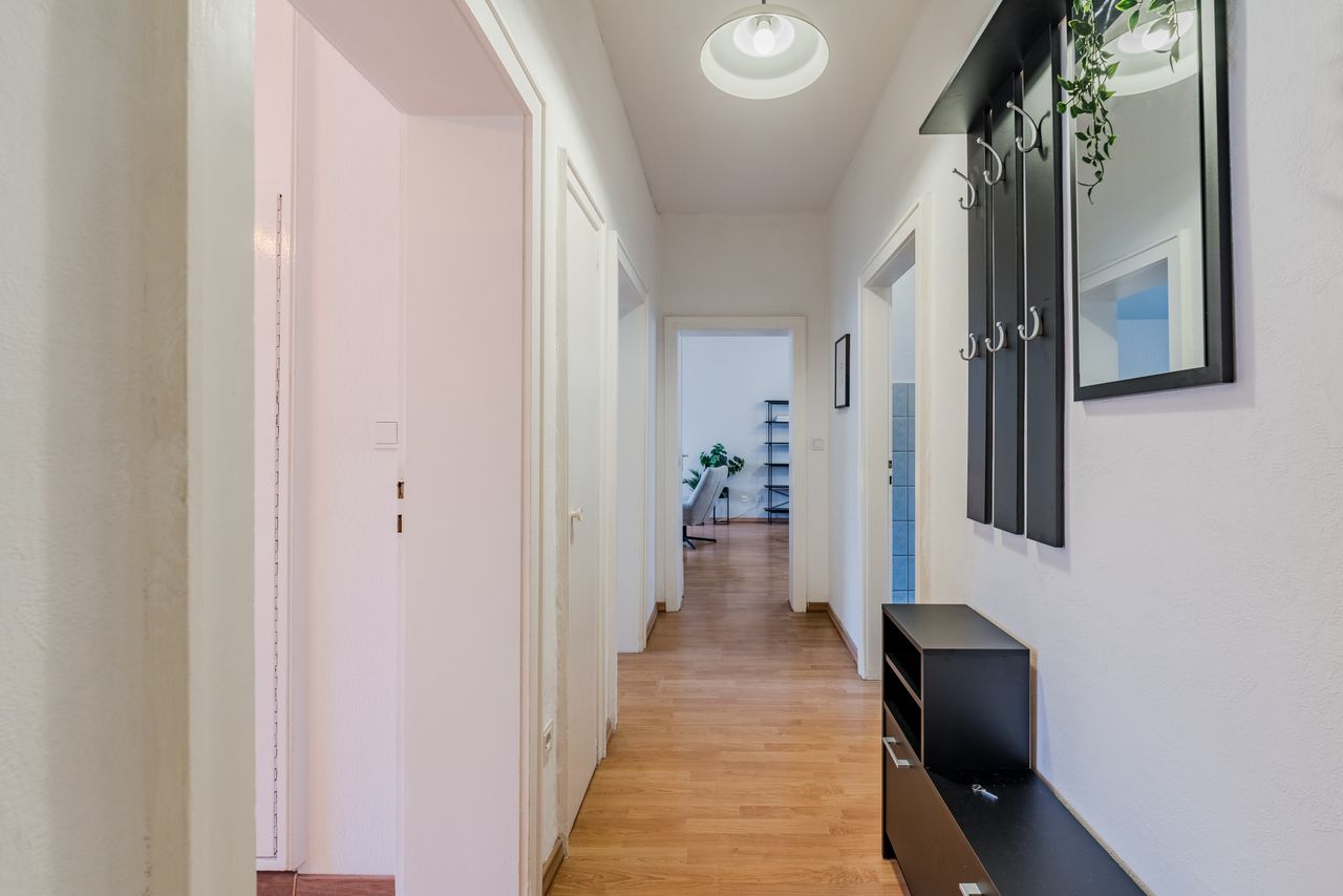 Natural light & style: Spacious 2 bedroom apartment with balcony