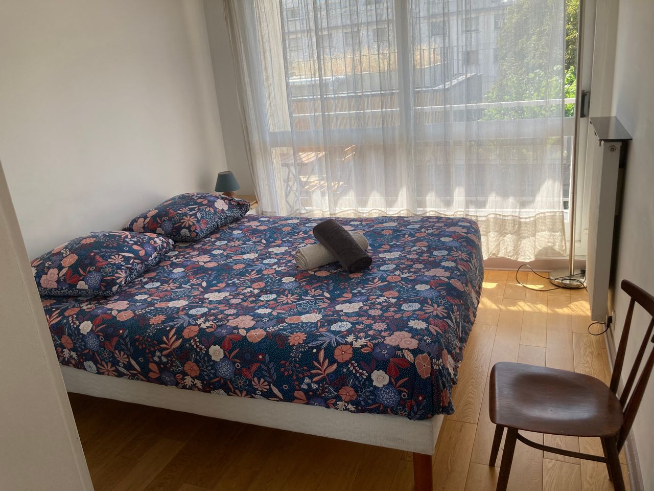 Quiet, bright, fully furnished apartment one minute from the metro stop