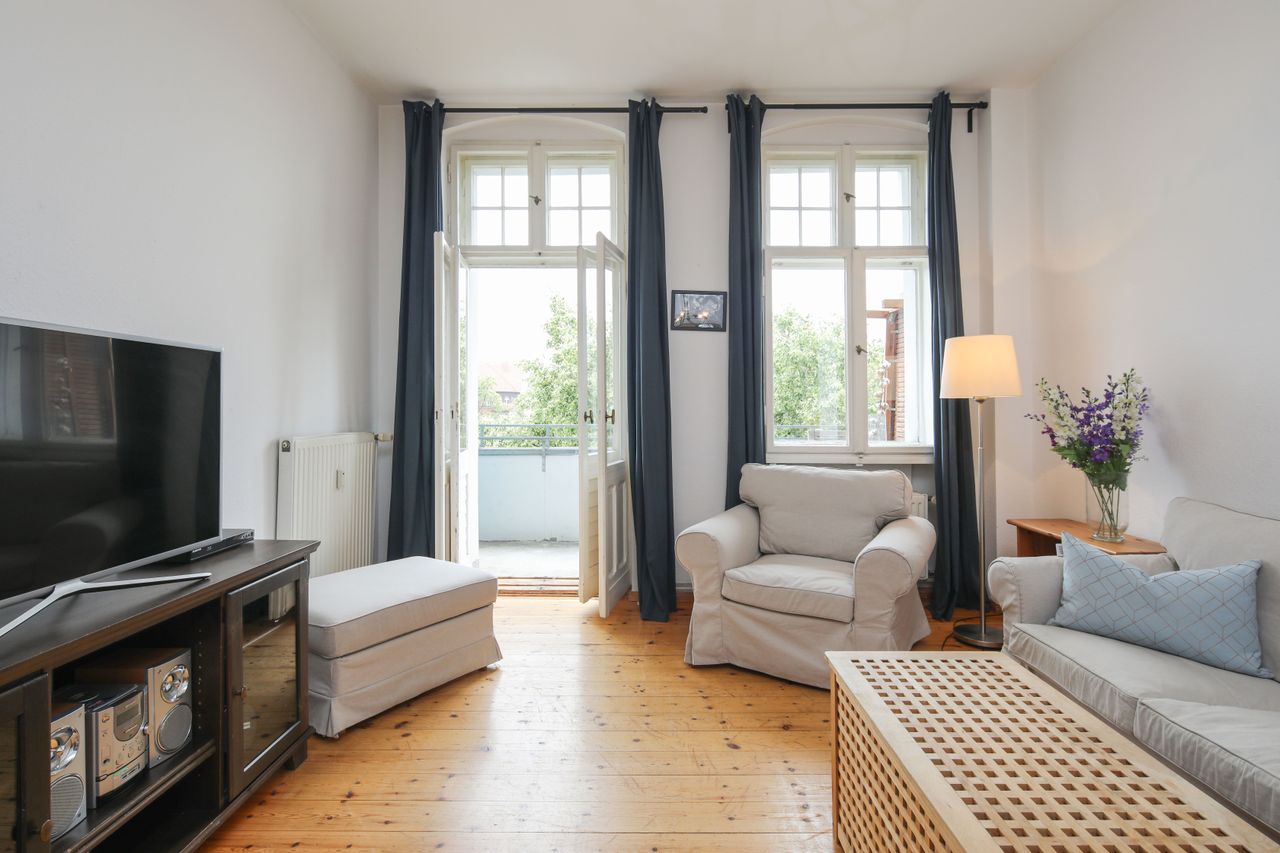Light-flooded 2 room apartment directly on Landwehrkanal in Kreuzberg