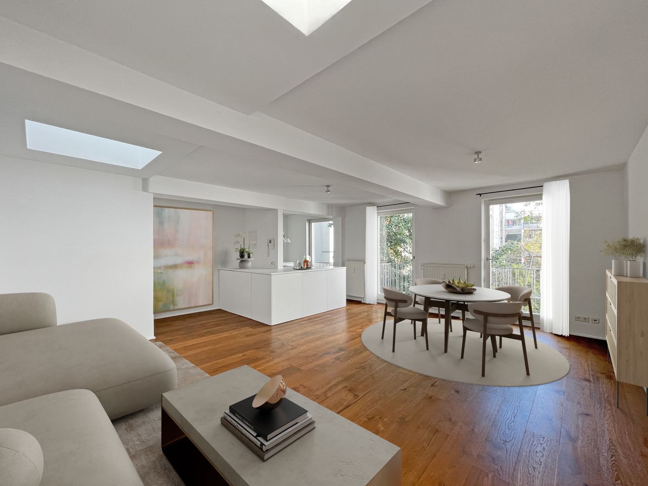 Bright 2-Room Apartment with Spacious Rooftop Terrace in Prime Location near Sendlinger Tor
