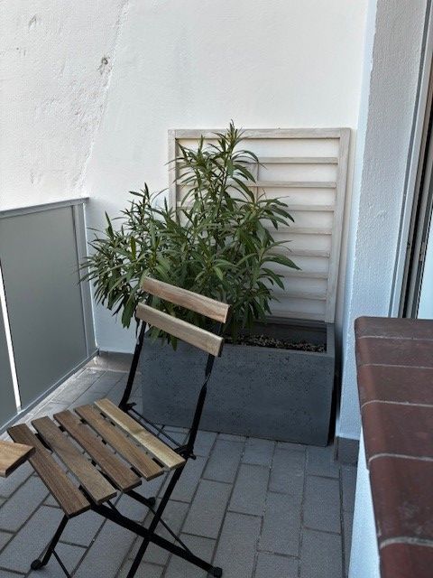 Cozy, quiet and bright 2 bedroom apartment. Absoluely centrally located directly at Rathenauplatz, right next to the Belgian Quarter
