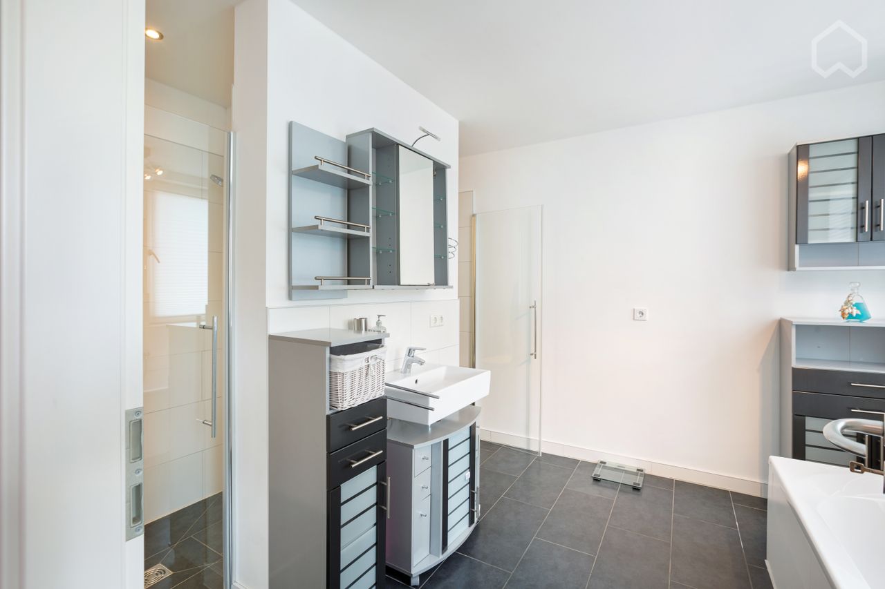 Wonderful and spacious 4-room apartment in central location in Frankfurt am Main