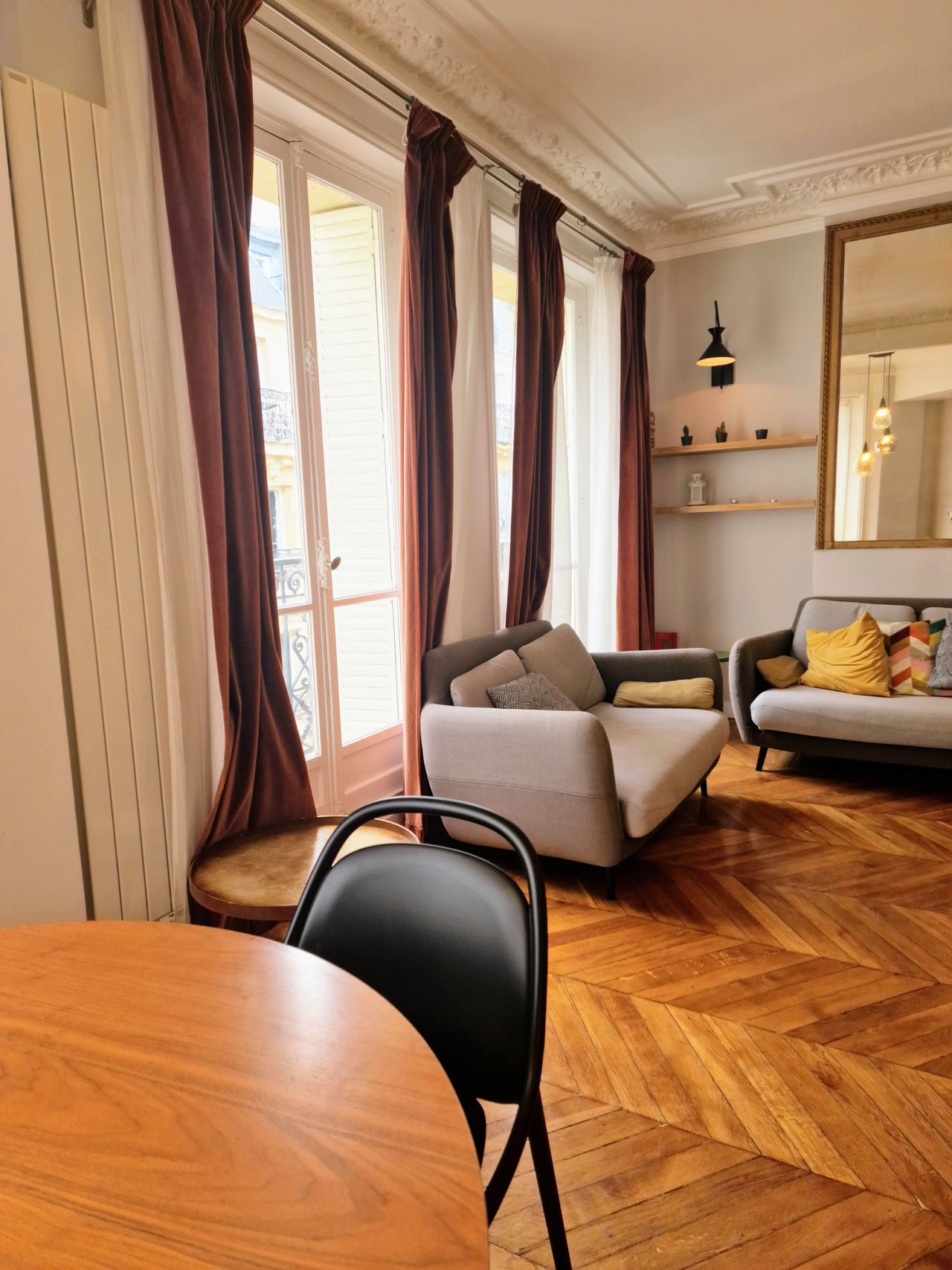 Upscale flat just a short walk from the Arc de Triomphe